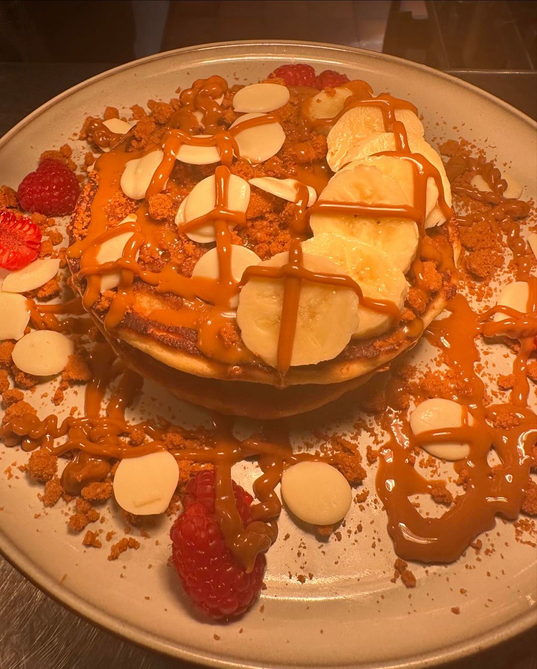 Crunchy Biscoff pancakes with banana, strawberries and Biscoff crumb