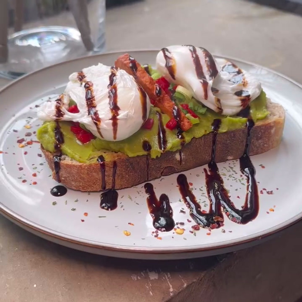 Smashed avocado with poached egg